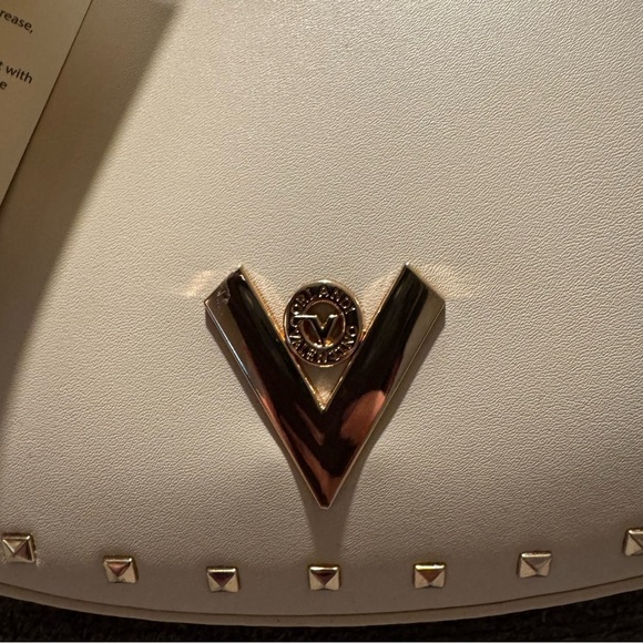 Sold - Picture 3 of 6